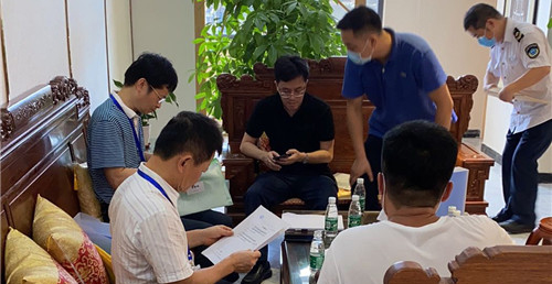 2020年7月9日广东省卫生局来我司就环境卫生、机器设备、人员管理、自检自查各项管理制度展开检查指导工作